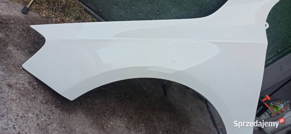 Błotnik lewy Mercedes w176 Puławy