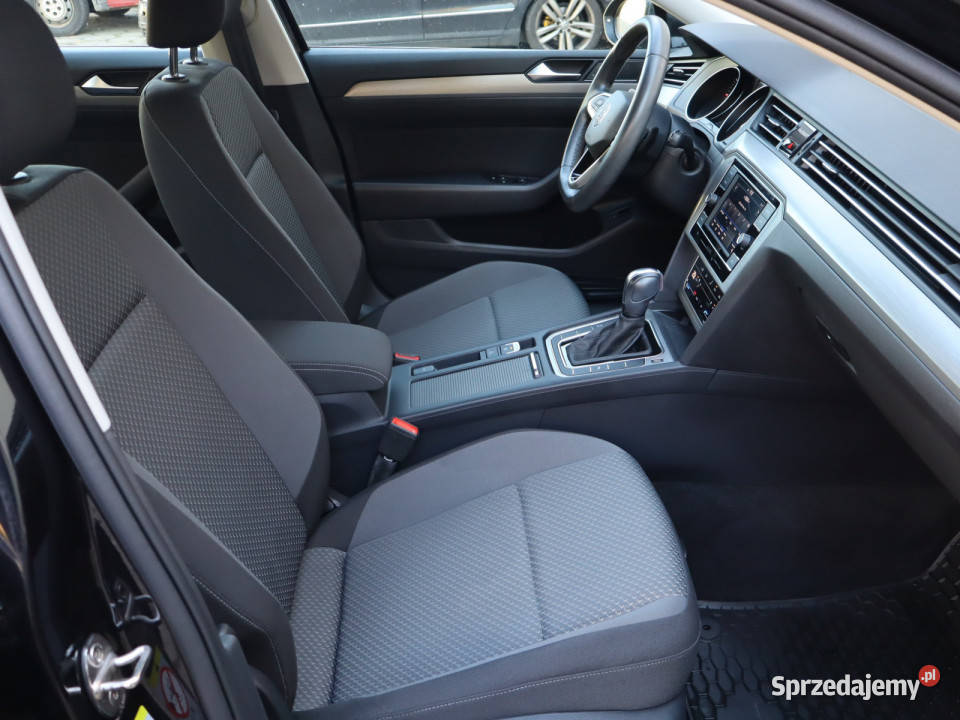 VW Passat 20 TDI asystent pasa ruchu Katowice