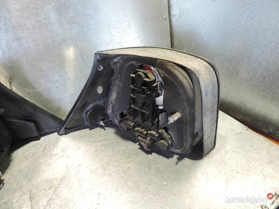 LAMPA PRAWY LEWY TYLNA VW GOLF 4 KOMPLET Rok produkcji 2000 Lampy tylne Nowy Sącz