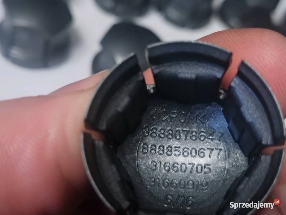 Nakładki na śruby koła Volvo sprzedam