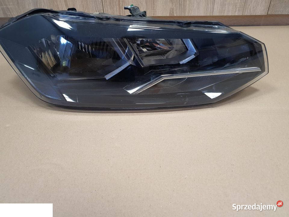 Volkswagen polo 2017 reflektor prawy przód Kozubszczyzna