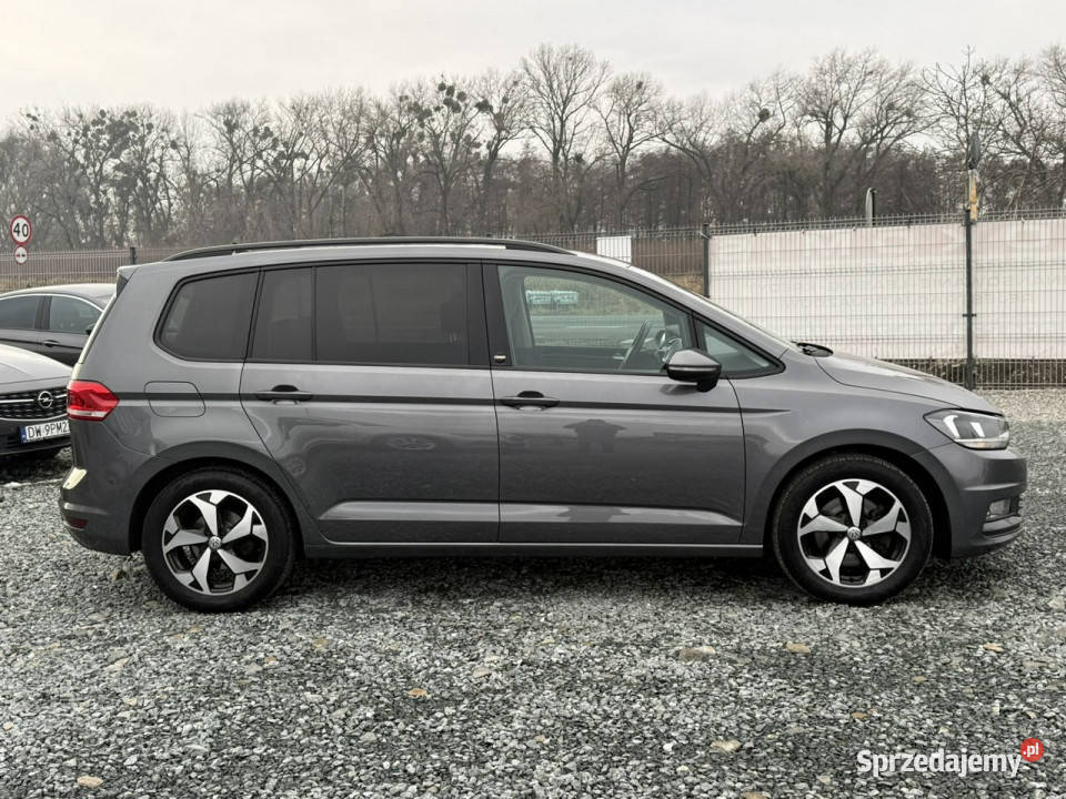 Volkswagen Touran 14 TSI 150 2017r ACC Front 1395cm3 sprzedam