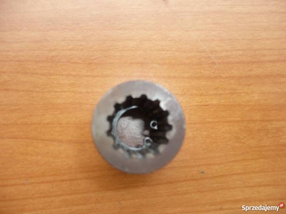 Tulej napędu pompy hydraulicznej Deutz