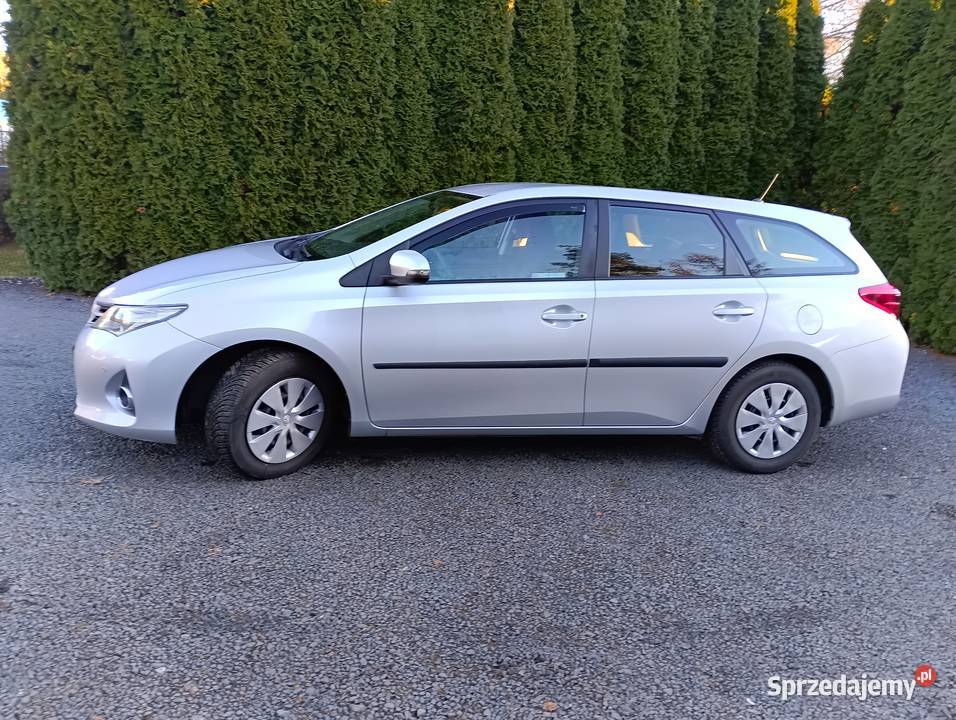 Tpyota Auris TS bęzyna 16 kombi 132 przebieg 167 Auris opolskie Nysa