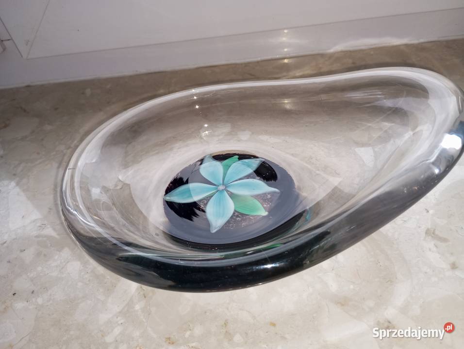 Szklana patera autorstwa Paula Kedelva Biłgoraj