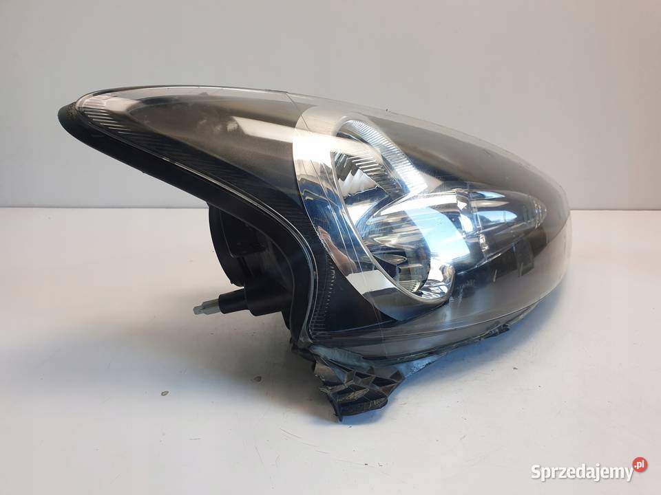 LAMPA PRAWA Toyota Aygo PRZEDNIA prawy przód Lampy przednie Rudka
