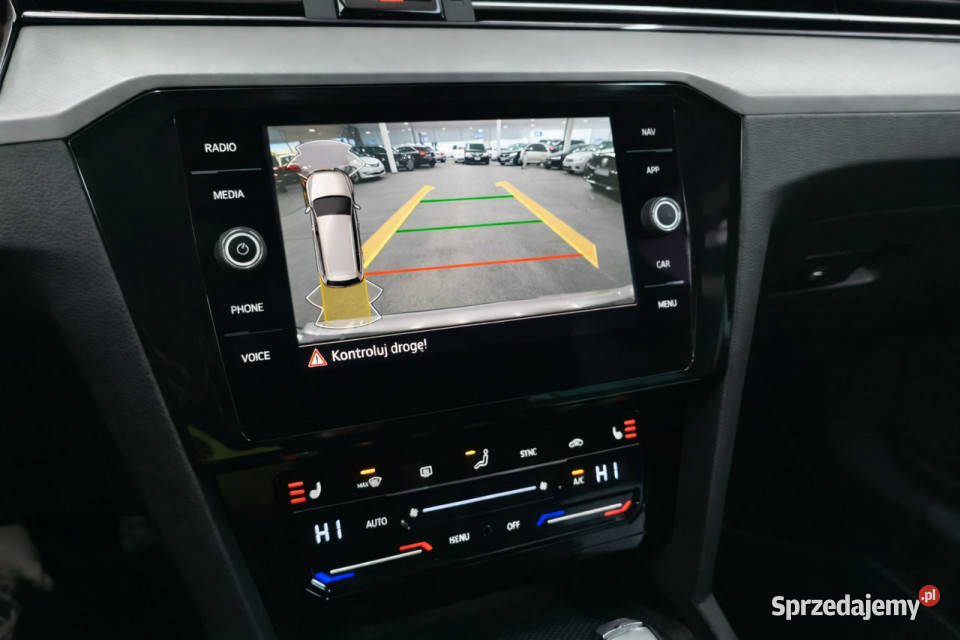 Volkswagen Passat Variant 2023 uszkodzone drzwi Białystok