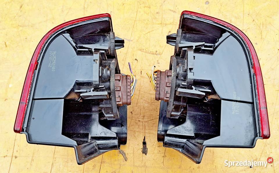 PEUGEOT PARTNER I CITROEN BERLINGO LAMPA TYLNA Radom