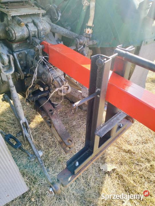 Ładowacz do bel na tył ciągnika samopoziomujący nieuszkodzony