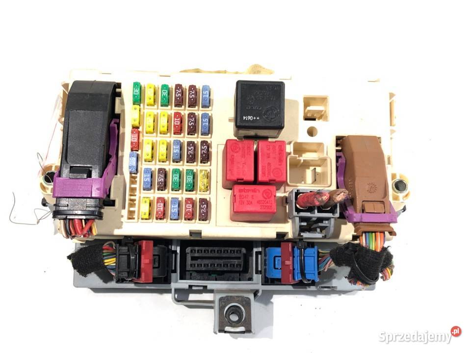 SKRZYNKA BEZPIECZNIKÓW ALFA 159 501202110040 Skrzynki bezpieczników