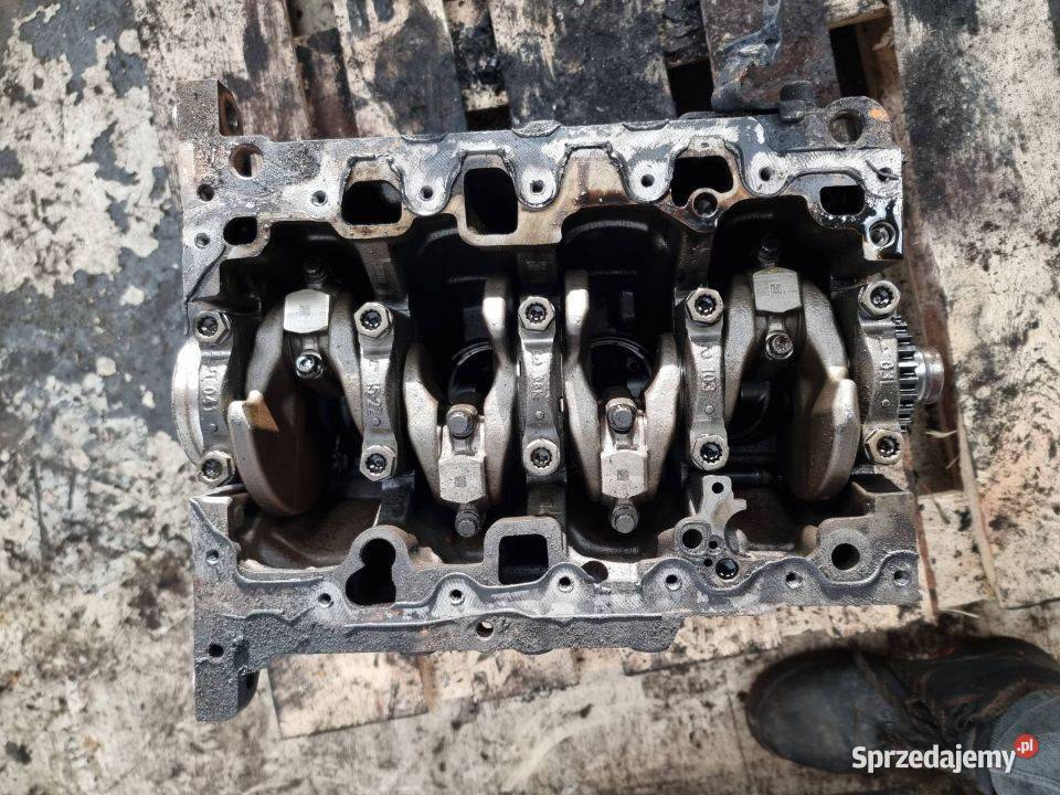 SILNIK DÓŁ VOLKSWAGEN PASSAT B8 04L023A Pozostałe