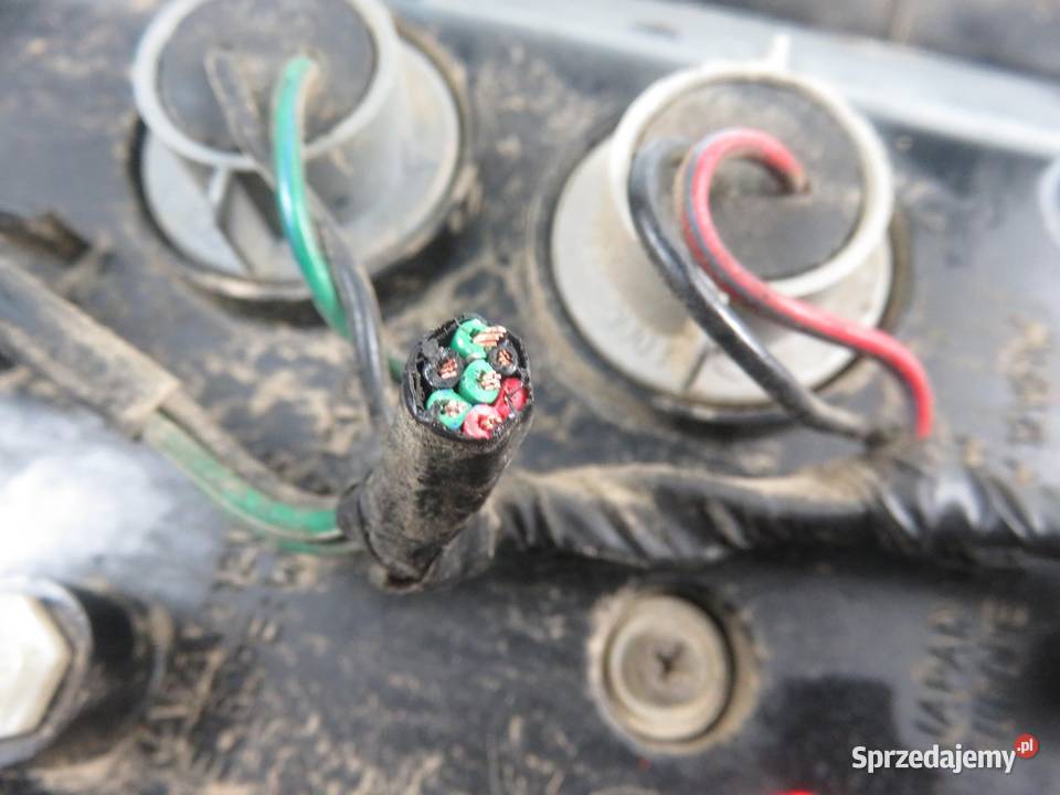 LAMPA PRAWA TYLNA MITSUBISHI SPACE WAGON III