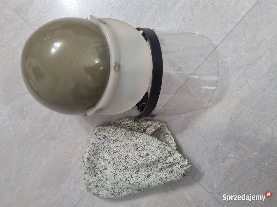 Kask orzeszek z daszkiem z PRLu Kielce