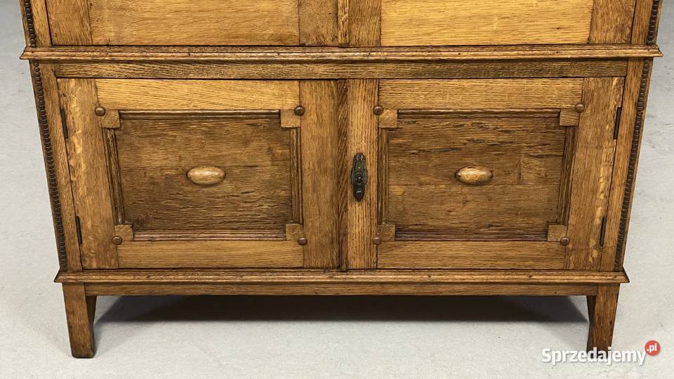 Klasyczna witryna dębowa poł XX w Meble zachodniopomorskie