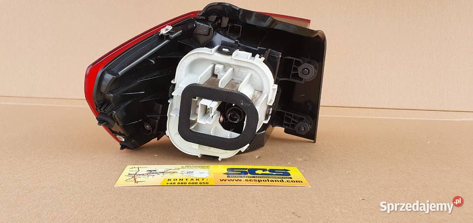 VW GOLF SPORTSVAN LAMPA TYŁ PRAWA 510945096 Bieleń
