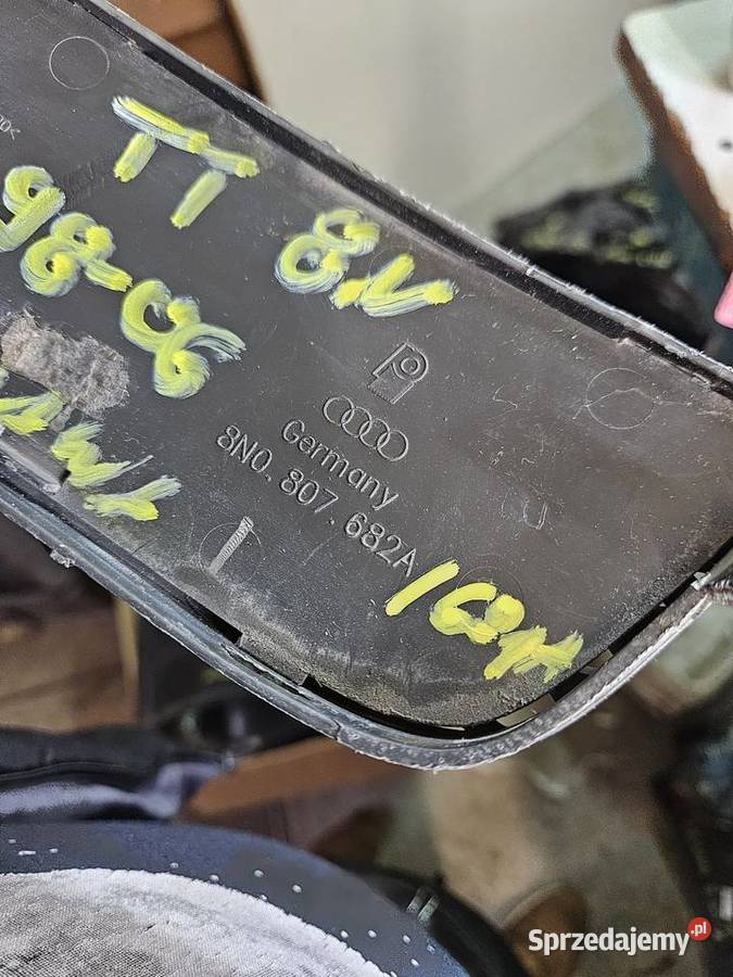 AUDI TT MK1 8N0 KRATKA PRAWA ZDERZAKA PRZÓD