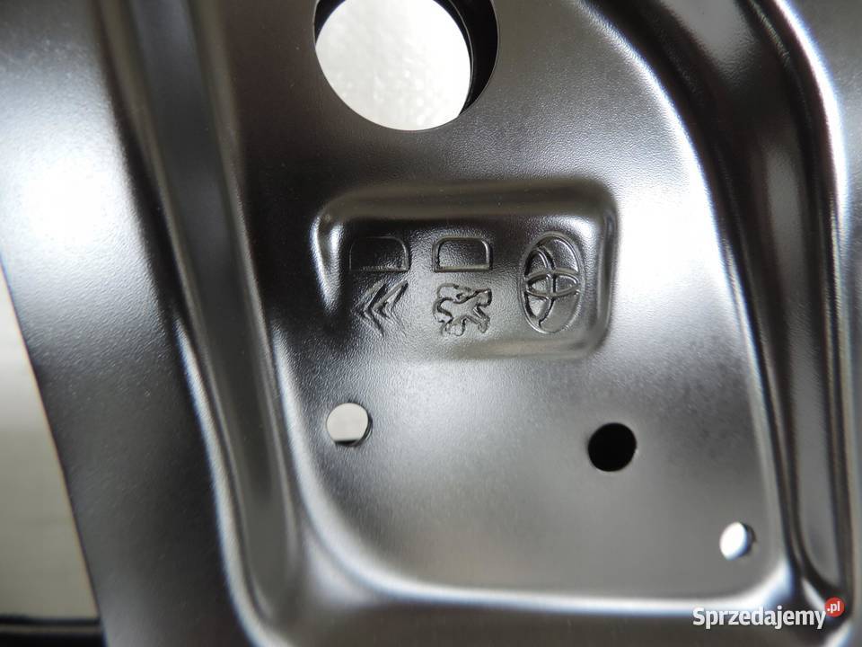 TOYOTA AYGO DRZWI PRAWE PRZÓD NOWE ORYGINAŁ kujawsko-pomorskie