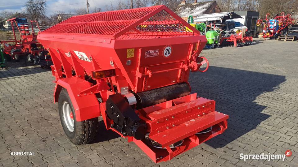 Rozsiewacz Wapna piaskarka solarka firmy LISICKI Rozsiewacze nawozów lubelskie Tarnogród