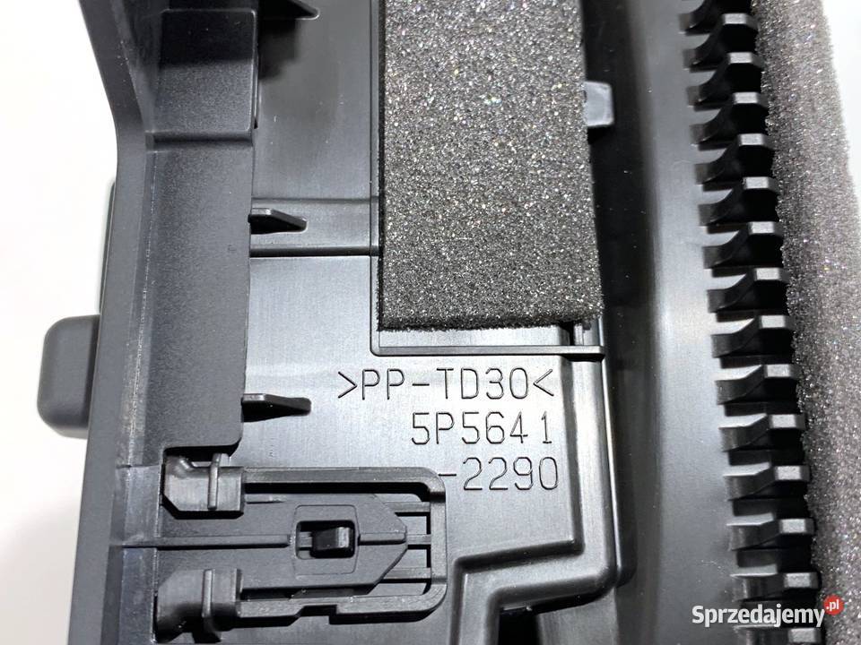 KRATKA NAWIEWU PRZÓD ŚRODKOWA LEXUS LBX