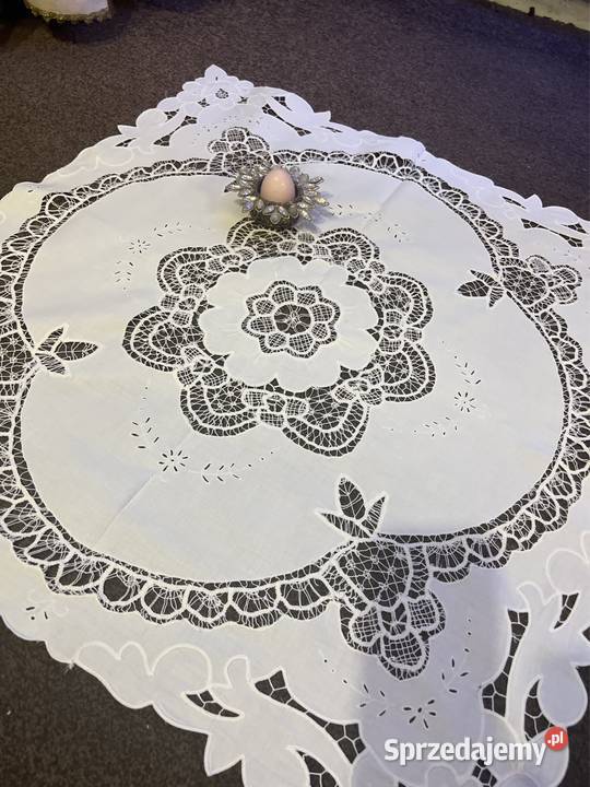 Obrus biały haftowany richelieu z koronkami biały śląskie Zabrze sprzedam