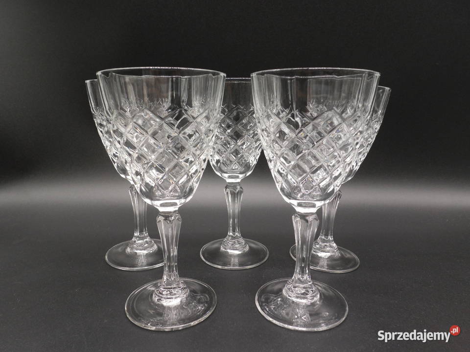 Eleganckie kielichy do wina w wzorze Dauphine 5