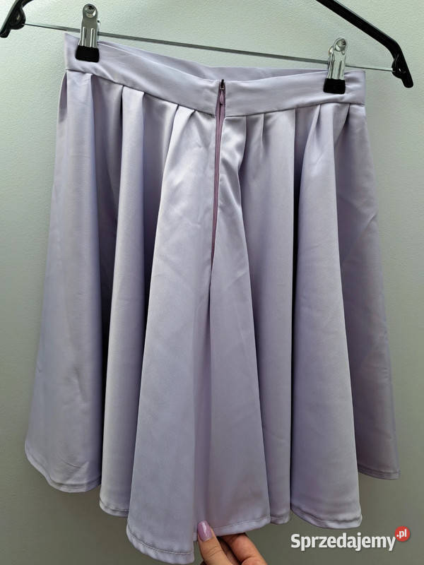 Urocza rozkloszowana spódnica w kolorze pomorskie Trąbki Wielkie