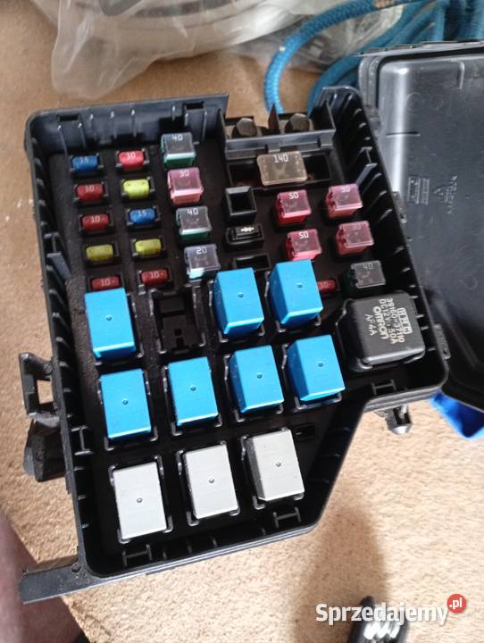 SKRZYNKA BEZPIECZNIKÓW HYUNDAI SANTA FE I 20CRDI