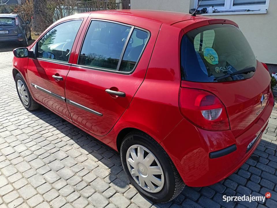 Renault Clio Rok produkcji 2005 Smugi