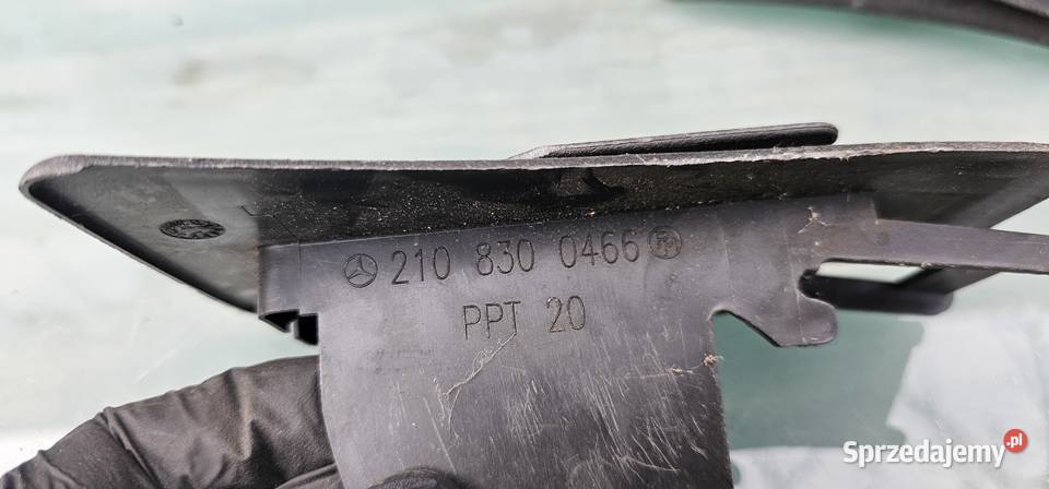 Kratka nawiewu mercedes w210 w202 2108300466 Pozostałe Zbąszyń