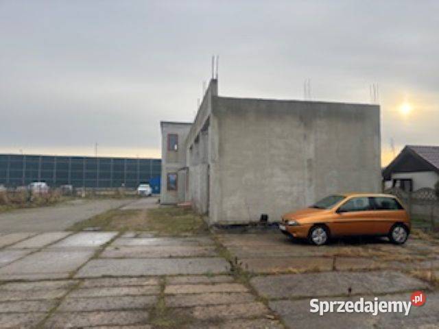 Syndyk sprzeda 12 udziału w budynkuhali Tychy