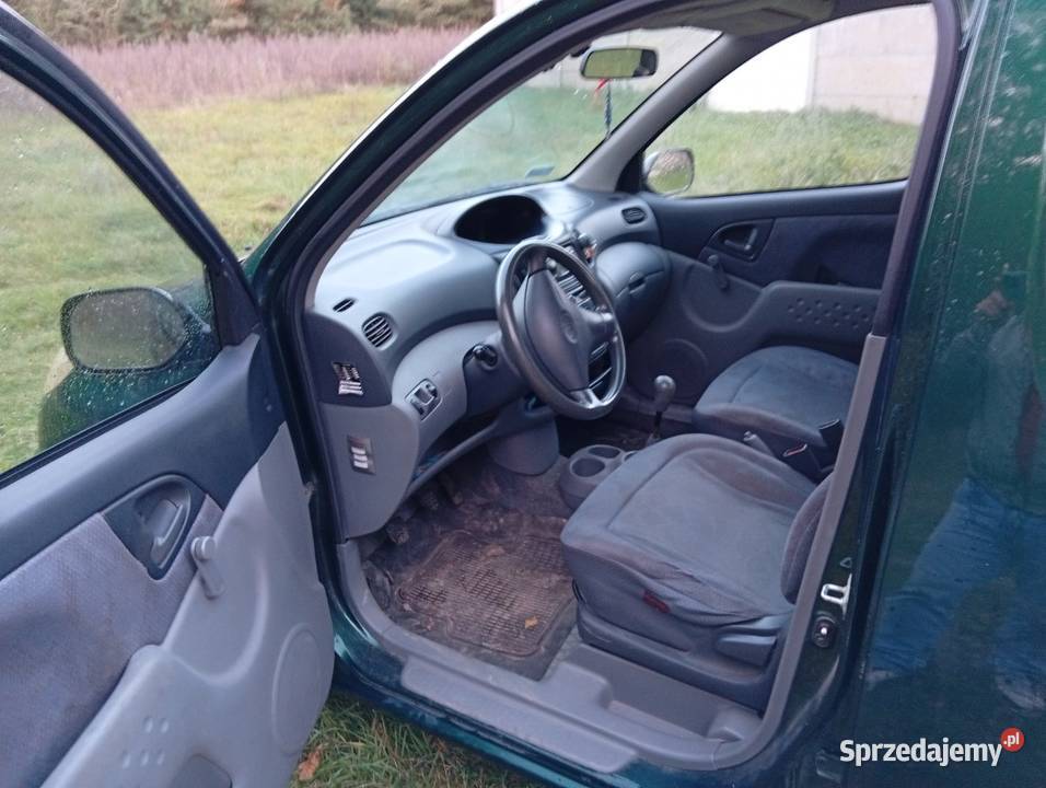 Toyota Yaris Verso nieuszkodzony