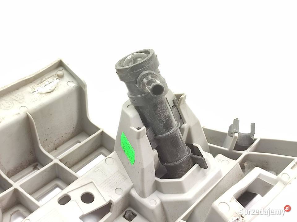 ZAŚLEPKA SPRYSKIWACZA LEWA SKODA OCTAVIA III