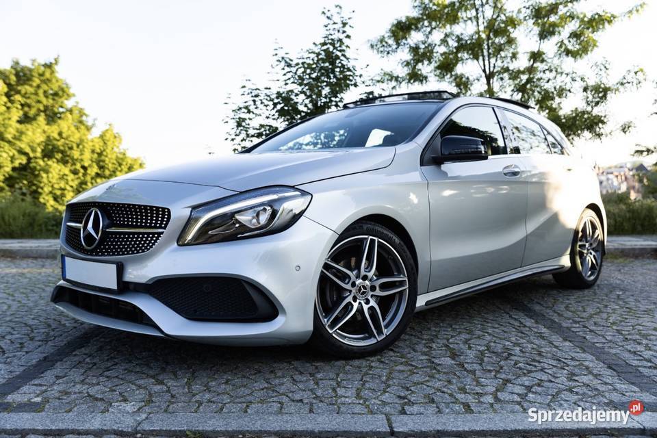 Mercedes A180d AMG CarPlay Panorama światła przeciwmgielne