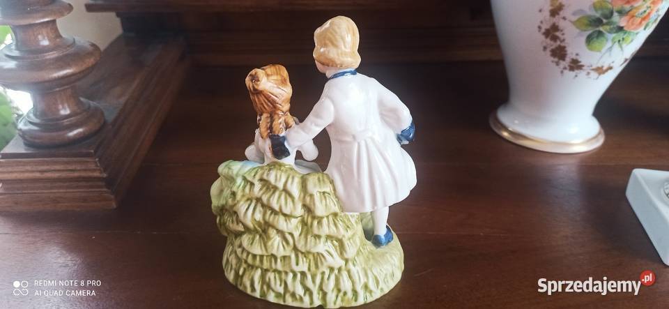 Figurka porcelanowa Pary Z koszyczkiem kwiatów sprzedam