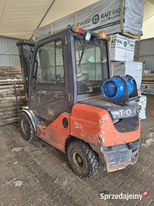 wózek widłowy toyota 3t 2016r Toyota