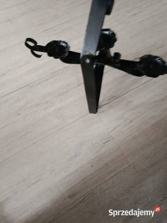 Metalowy kłuty świecznik trzy ramiona stary Choszczno