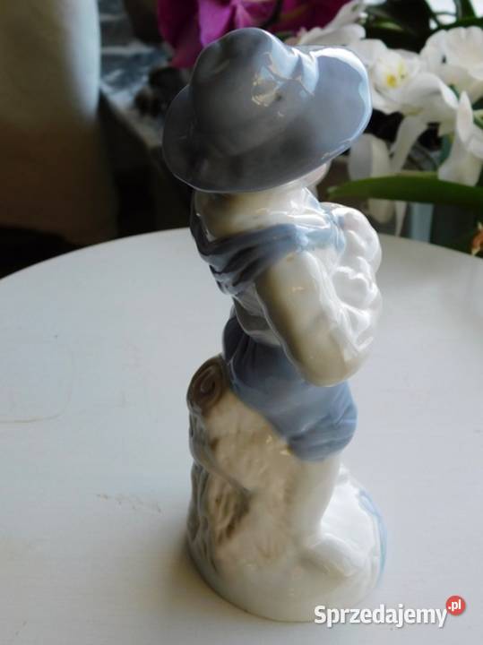 Figurka chłopca trzymającego owoc 482	Fiaf zachodniopomorskie Szczecin