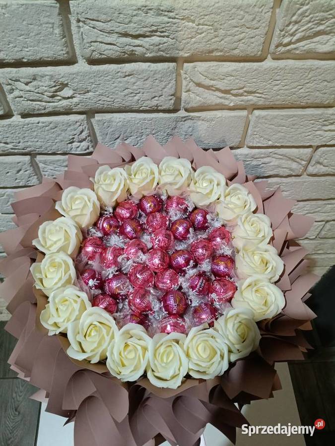 Bukiet na urodziny Walentynki Box ze słodyczy beżowy