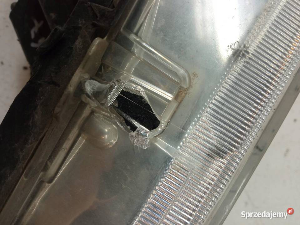LAMPA PRZÓD PRAWA EU USZKODZONA Mitsubishi świętokrzyskie