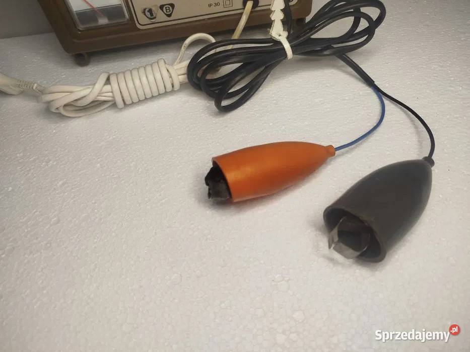 Prostownik Bester BNS 12V 4A Sprawny IKONA PRL