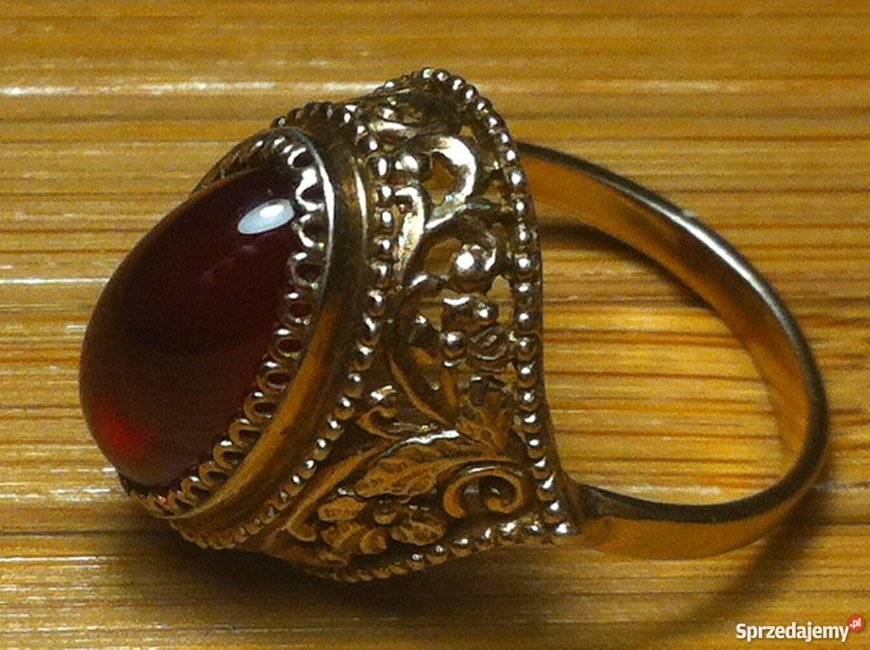 Pozłacany srebrny pierścionek z rubinem sprzedam