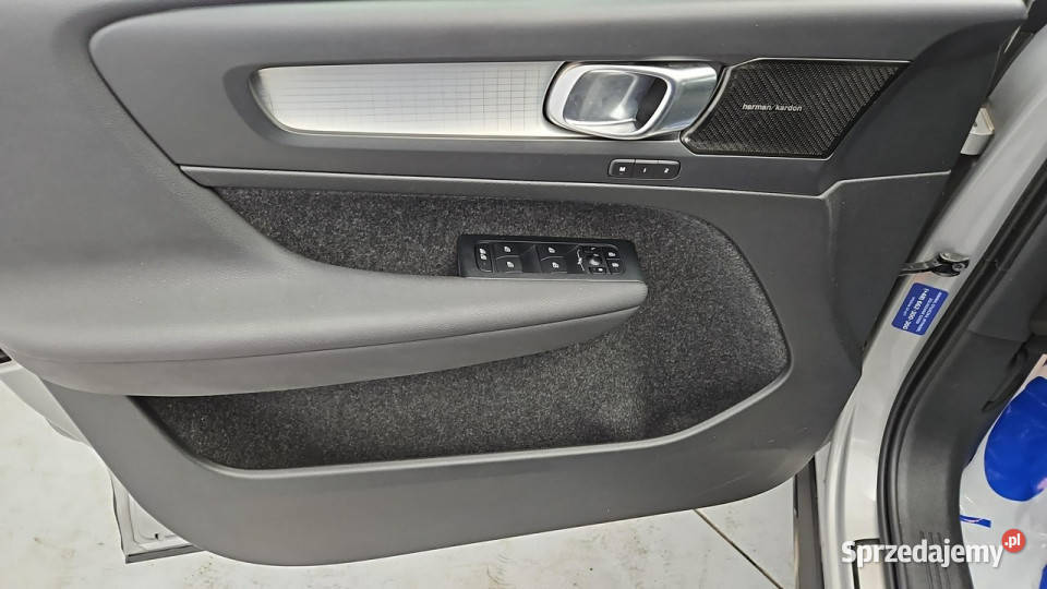 Volvo XC 40 PlugIn Hybrid Plus Dark aut Z Warszawa