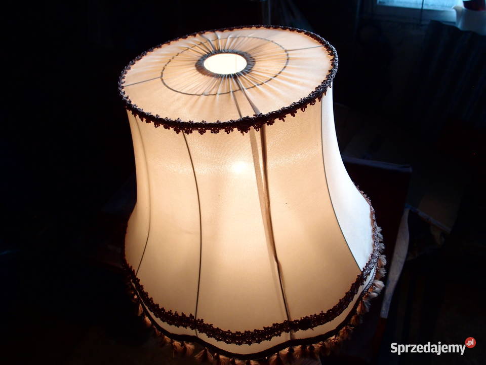 Stara lampa stojąca ze stolikiem półką abażur