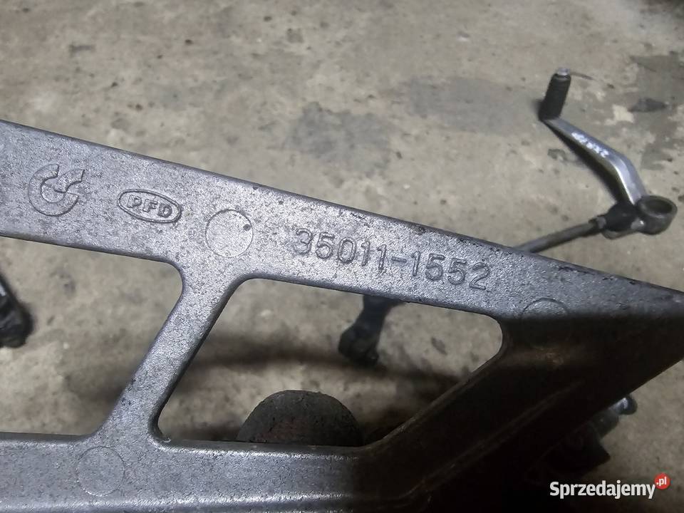 Kawasaki ZXR 750 set lewy podnóżek wajcha cięgno Jelenia Góra
