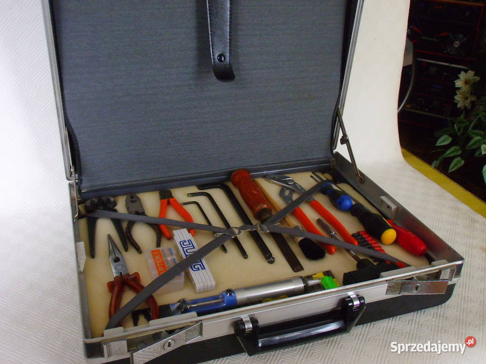 Komplet narzędzi we francuskiej walizeczce Bielawa sprzedam