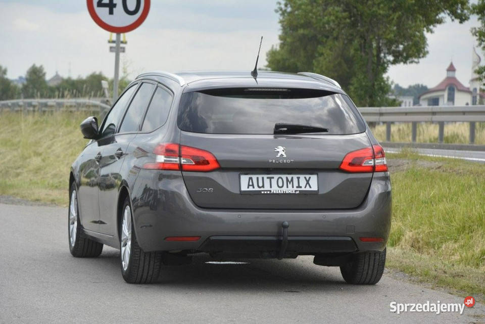 Peugeot 308 12 Turbo doinwestowany hak nawigacja