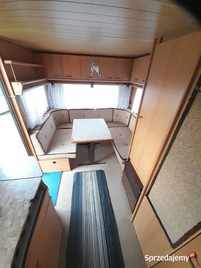 Przyczepa kempingowa z transportem wc