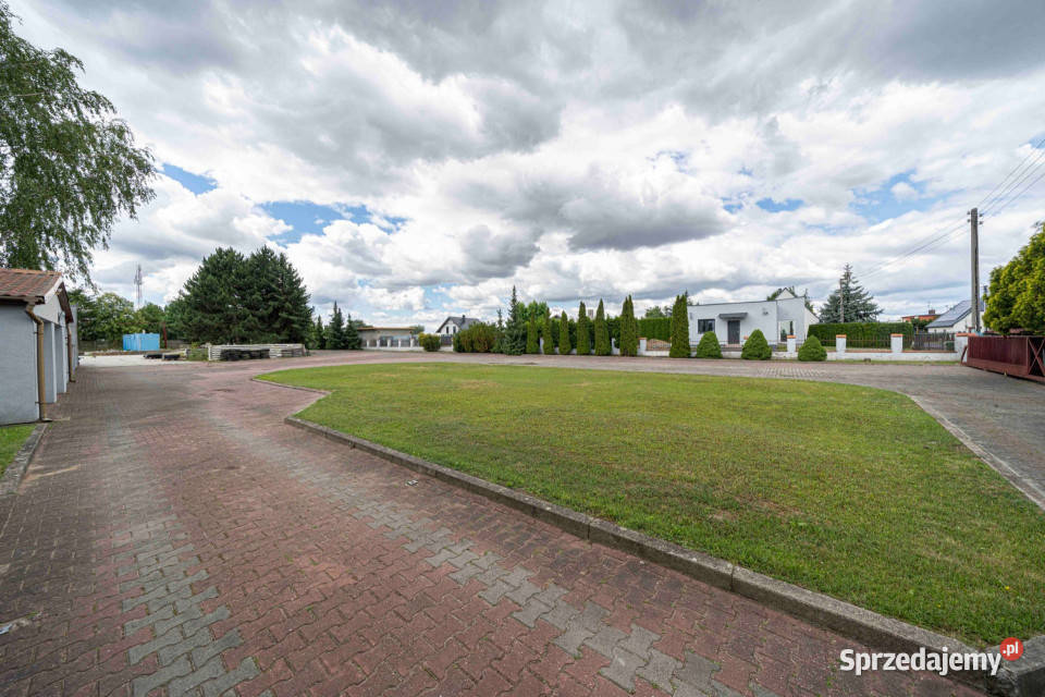 Gniezno Teren usługowy ok 1 200 m z parkingiem sprzedam