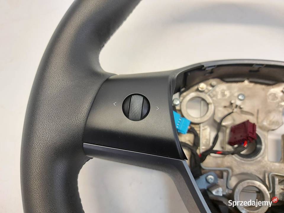 TESLA MODEL Y 2024r KIEROWNICA MULTIFUNKCJA