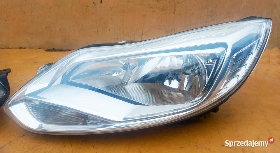 FORD FOCUS MK3 LAMPA REFLEKTOR LEWY PRZÓD Radom